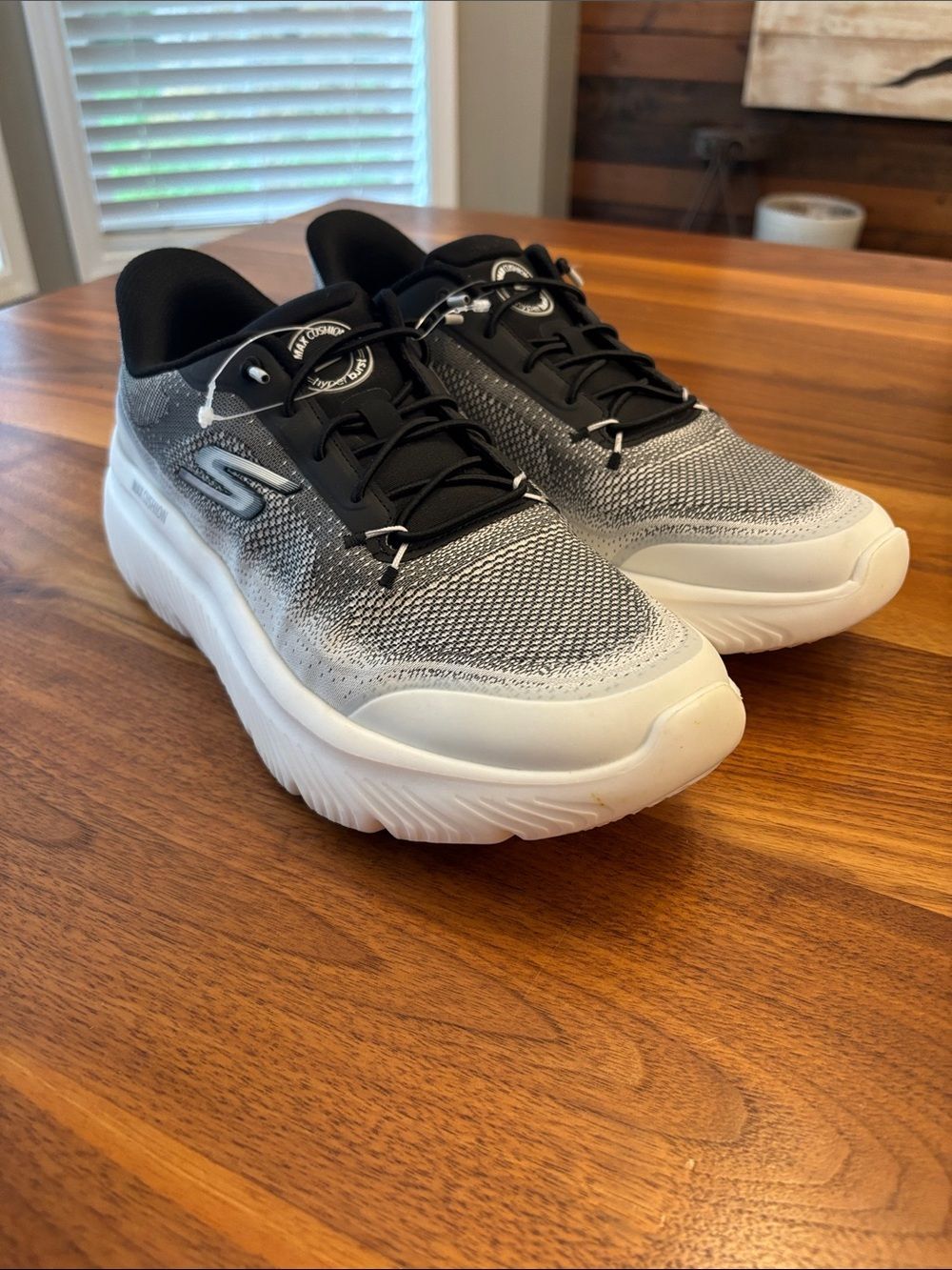Skechers Men's Slip-ins Go Walk Max Hyper Burst Sneaker Black White Size 8.5